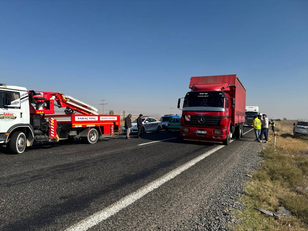 Konya'daki ailesinin yanından dönen Astsubay Ali Durgut zincirleme kazada hayatını kaybetti 3